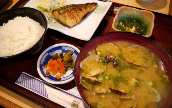 福岡番外編：貝汁定食 魚八（博多駅前）